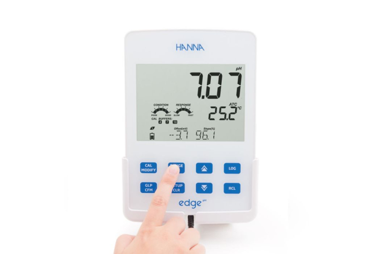 edge® Multiparameter pH Meter (Tablet Style)